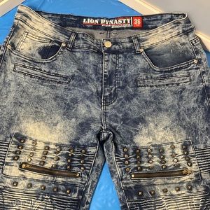 Lion Dynasty Slim Distressed Jeans size 36